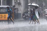 டெல்டா மக்களே.. நாளை வெளுத்து வாங்க போகுது மழை!