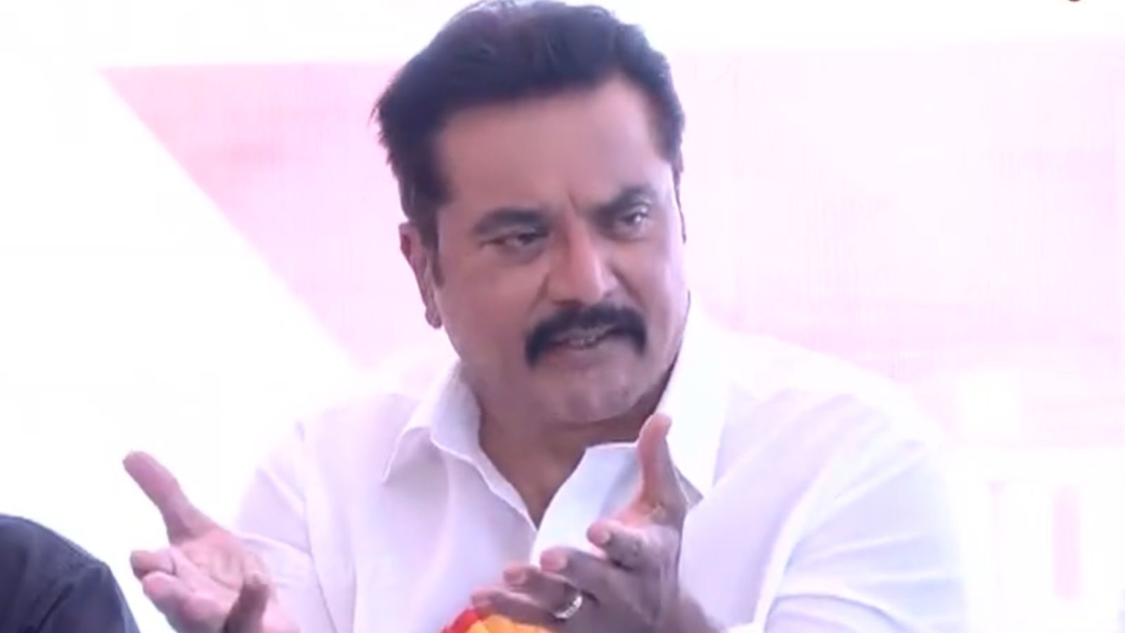 ''ராஜாஜி காலத்தை பாருங்க.. மதுஆலையை இடம் மாத்துங்க'' - உண்ணாவிரத போராட்டத்தில் சரத்குமார்!