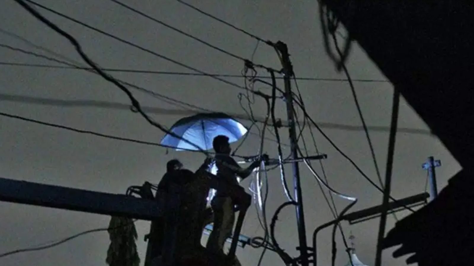 மாண்டஸ் புயல்: 25 குழுக்கள்.. 1.5 லட்சம் மின் கம்பங்கள்.. தயார் நிலையில் மின்வாரியம்!