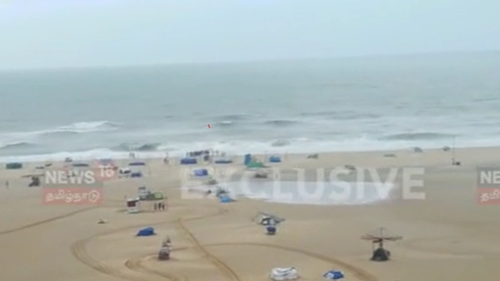 மாண்டஸ் புயல் : கரையைக் கடந்தும் தொடரும் கடல் சீற்றம்... மெரினா செல்ல அனுமதியில்லை!