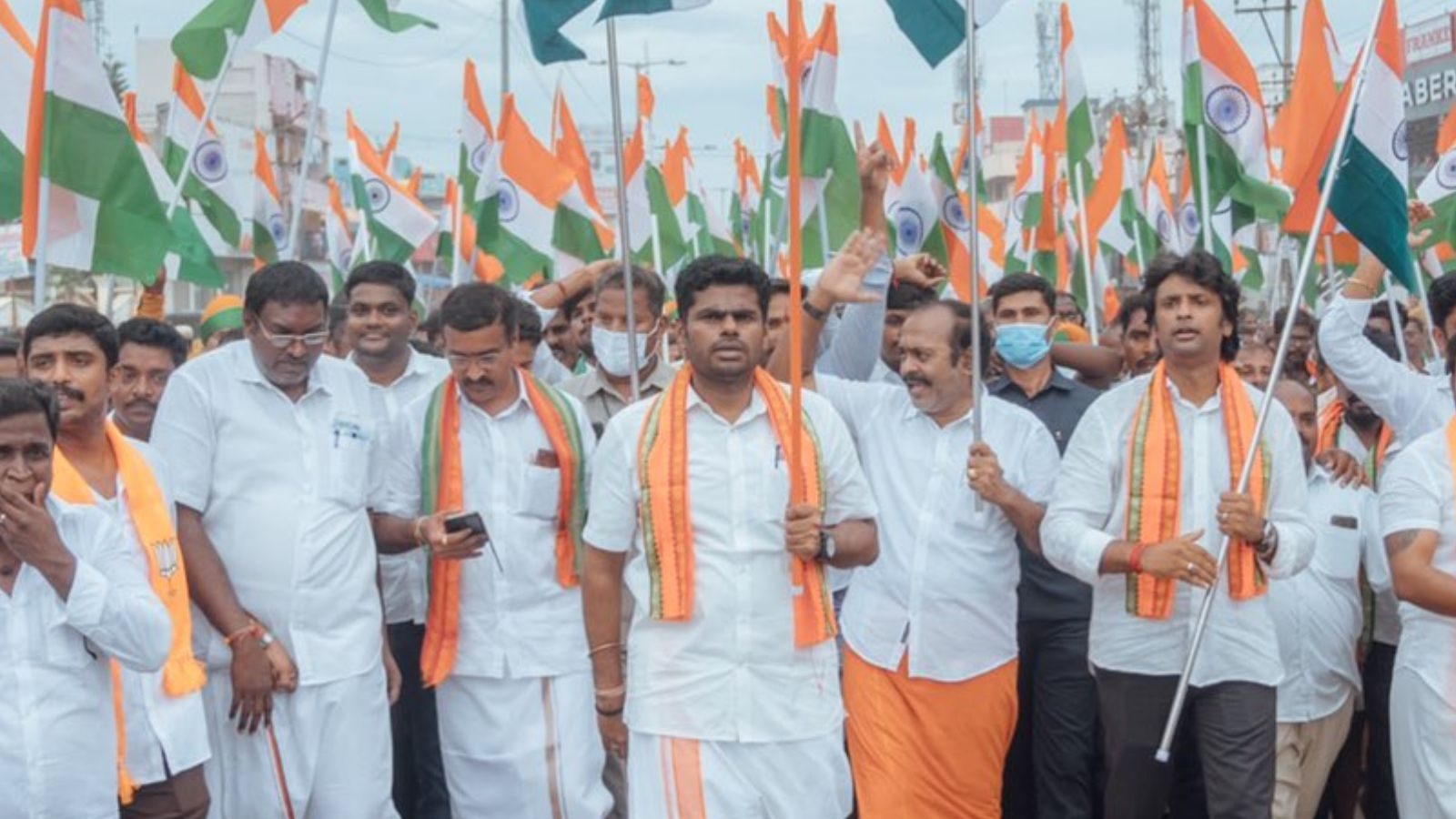 ராகுல் வழியில் அண்ணாமலை.. தமிழ்நாடு முழுவதும் பாத யாத்திரை.. 2024க்கு ஸ்கெட்சு போடும் பாஜக..