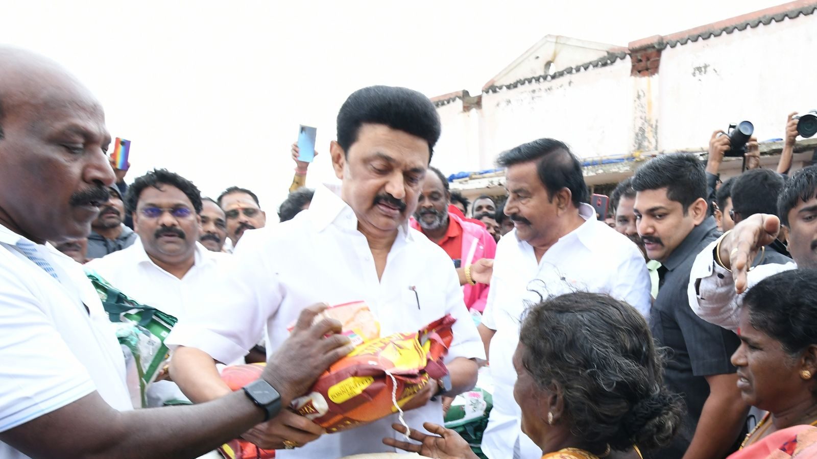 மாண்டஸ் புயல் பாதிப்பு : நேரில் ஆய்வு செய்த முதலமைச்சர் மு.க.ஸ்டாலின்!