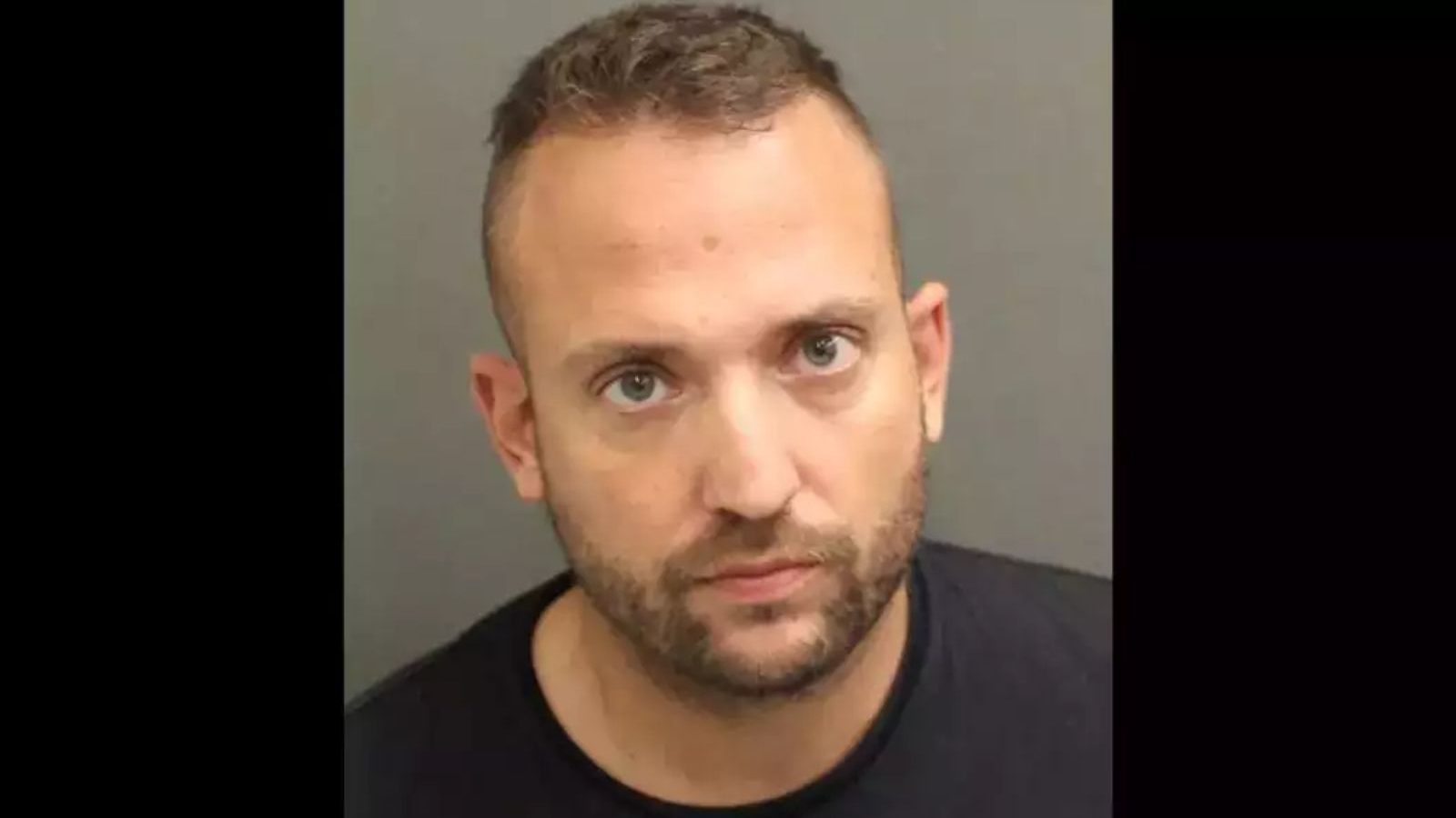 போர் அடித்தால் போலீஸ் தொப்பி.. திருட்டுக்கு புது தியரி.. போலீசில் சிக்கிய வினோத திருடன்!