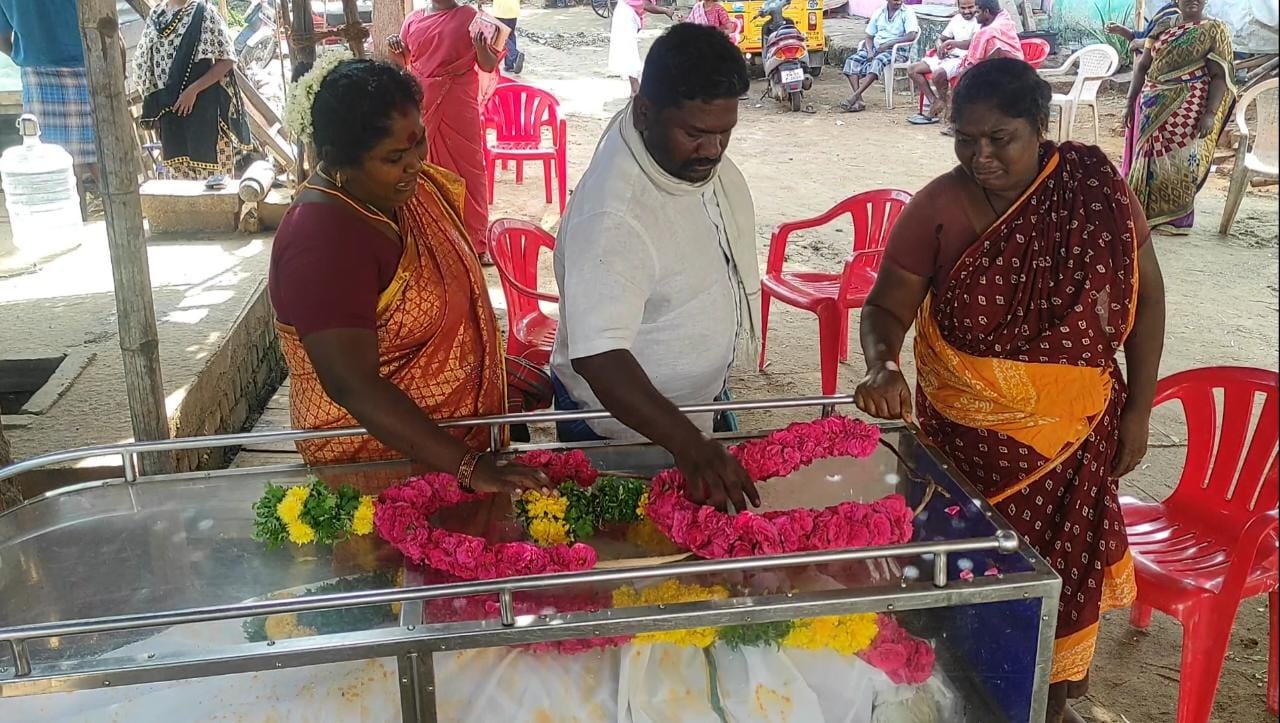  கடந்த பிப்ரவரி மாதம் திடீரென்று அவருக்கும் உடல் நலக்குறைவு ஏற்பட்ட நிலையில் மருத்துவமனையில் அனுமதிக்கப்பட்டு கிட்னியில் பிரச்சனை இருப்பதாக கூறப்பட்டது.