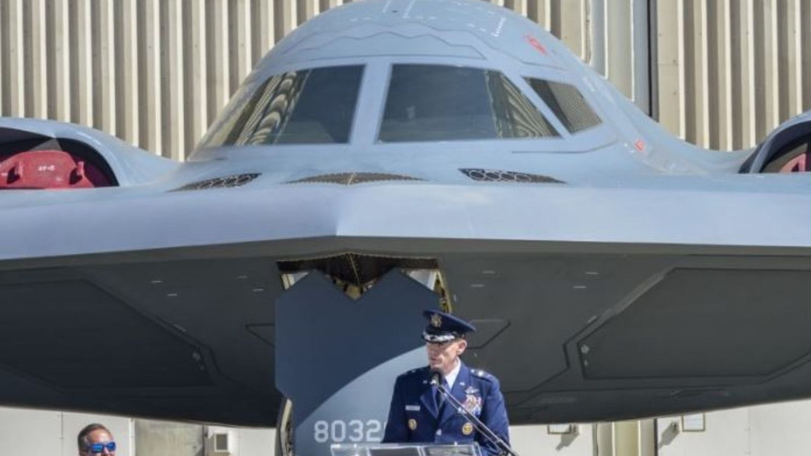 அணுகுண்டு வீசும் புதிய ரக பாம்பர் விமானம்… அறிமுகப்படுத்தியது பெண்டகன்!