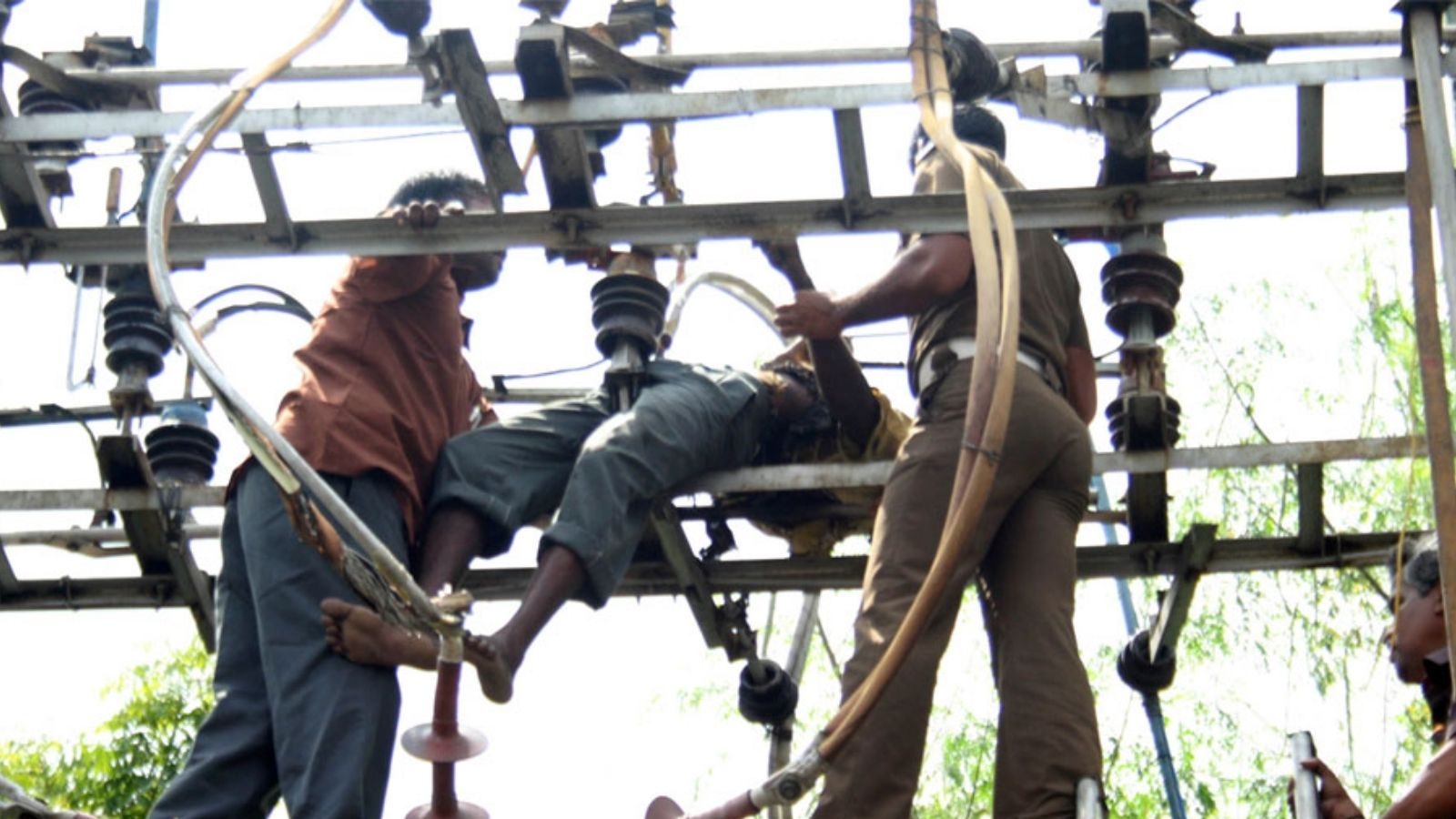 ஜனவரி 10-ல் மின்வாரிய ஊழியர்கள் வேலை நிறுத்தம்.. மின்சாரம் தடையா?