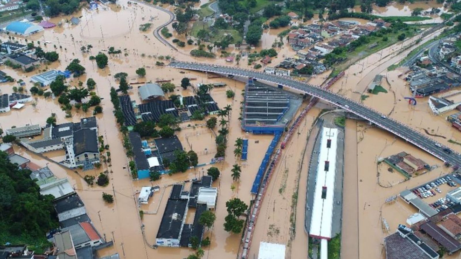 வெள்ளத்தில் மிதக்கும் பிரேசில்.. நிலச்சரிவுகளால் சில மாநிலங்களுக்கு அபாய நிலை பிரகடனம்!