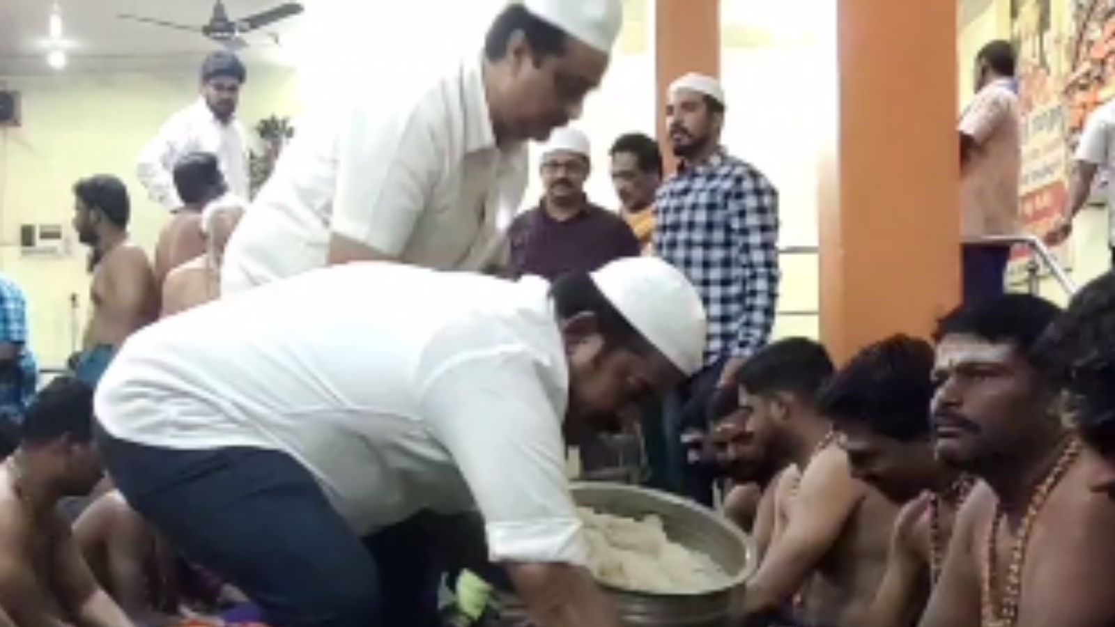 மாலை போட்ட ஐயப்ப பக்தர்கள்.. அன்னதானம் வழங்கிய இஸ்லாமியர்கள்.. கிருஷ்ணகிரியில் நெகிழ்ச்சி சம்பவம்!