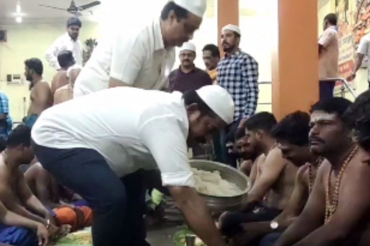 மாலை போட்ட ஐயப்ப பக்தர்களுக்கு இஸ்லாமியர்கள் அன்னதானம்!