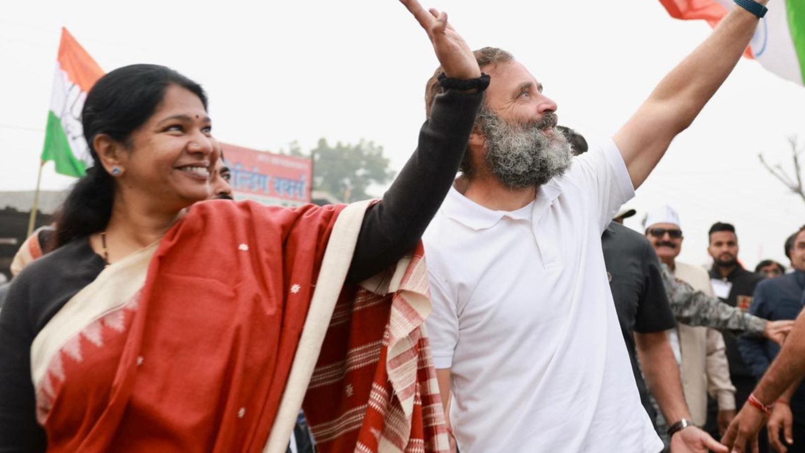 ராகுல் காந்தியின் நடைப்பயணத்தில் இணைந்த கனிமொழி.. காங்கிரசிற்கு வலுசேர்க்கும் திமுக..?