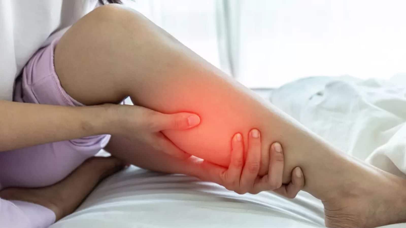 அடிக்கடி காலின் பின்புறும் இழுத்துப்பிடித்து வலி ஏற்படுகிறதா..? கொலஸ்ட்ரால் அறிகுறியாக இருக்கலாம்..!