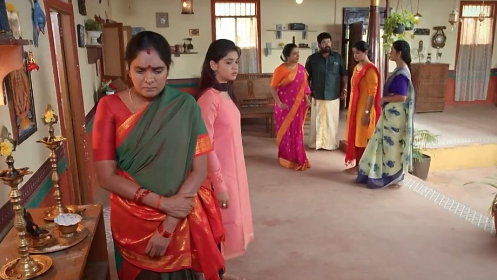 ஜாமினில் வெளியே வரும் சங்கிலி... ஷாக்கான மீனாட்சி குடும்பம் - மீனாட்சி பொண்ணுங்க சீரியல் அப்டேட்