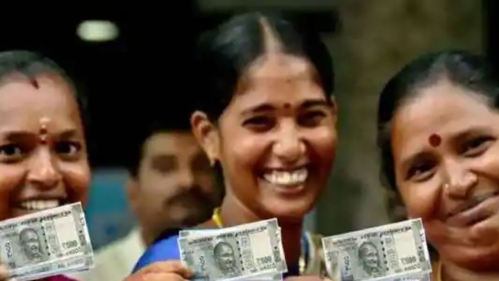 பொங்கல் பண்டிகைக்குள் அனைத்து குடும்ப தலைவிகளுக்கும் ரூ.1,000 உதவிதொகை வழங்க உத்தரவு... முதலமைச்சர் ரங்கசாமி!