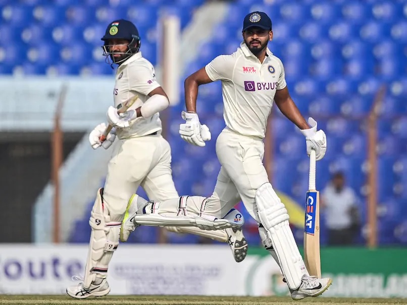  வங்கதேச அணிக்கு எதிரான முதல் டெஸ்ட் போட்டியில் இந்திய அணி அனைத்து விக்கெட்களையும் இழந்து 404 ரன்கள் குவித்து வலுவான நிலையில் உள்ளது. இந்திய அணி டாப் ஆர்டர் பேட்ஸ்மேன்களை இழந்து தடுமாறிய நிலையில் ஸ்ரேயாஷ் - புஜாரா சிறப்பான பார்ட்னர்ஷிப் அமைத்தனர்.