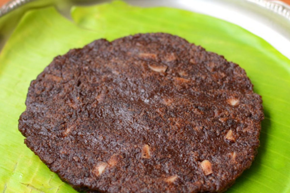 வெல்லம் போட்டு இனிப்பான கேழ்வரகு அடை செய்ய தெரியுமா..? இதோ ரெசிபி...