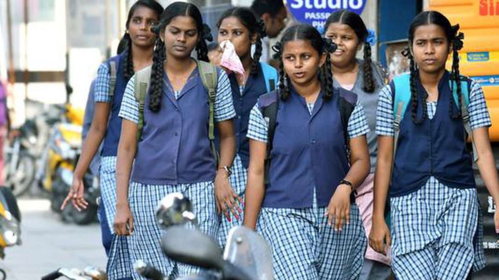 பொங்கல் விடுமுறைக்கு பின் பள்ளிகள் திறப்பு எப்போது? அமைச்சர் அன்பில் கொடுத்த அப்டேட்