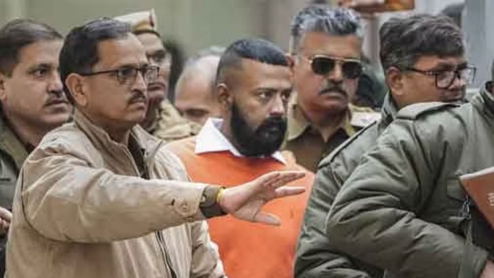 ஆம் ஆத்மிக்கு ரூ.60 கோடி கொடுத்தேன்.. பகீர் கிளப்பிய சுகேஷ் சந்திரசேகர்.. அதிரும் டெல்லி அரசியல்!