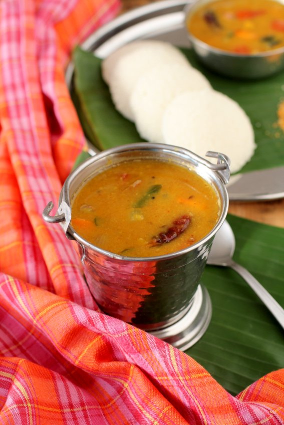  சாம்பாரில் முள்ளங்கியை அப்படியே போடாமல் சிறிதளவு எண்ணெய் விட்டு வதக்கி போட்டால் சுவை கூடுதலாக இருக்கும்.