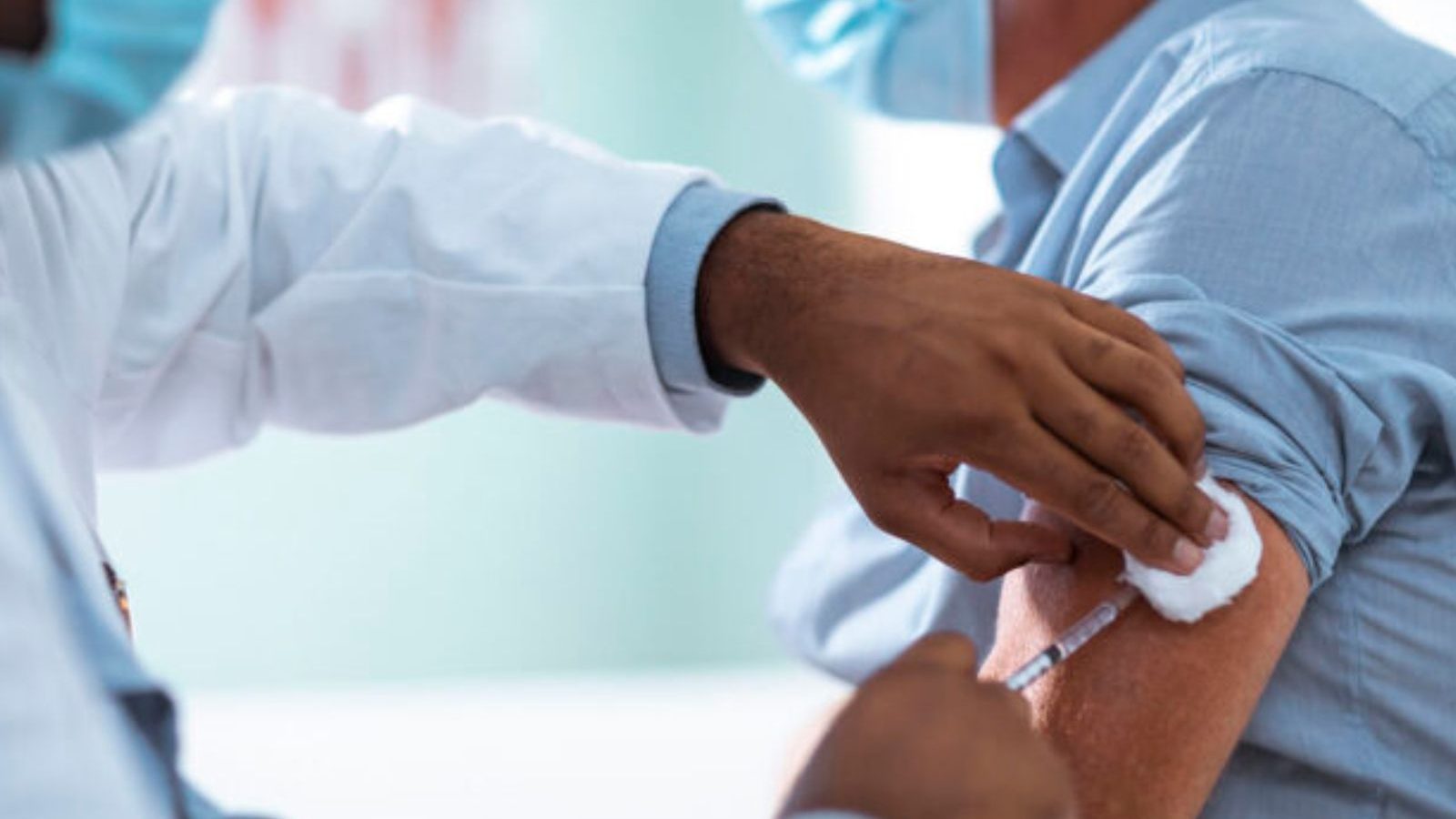 திடீர் மாரடைப்பால் அதிகரிக்கும் உயிரிழப்புகள்: கொரோனா தடுப்பூசி காரணம் இல்லையாம்..!