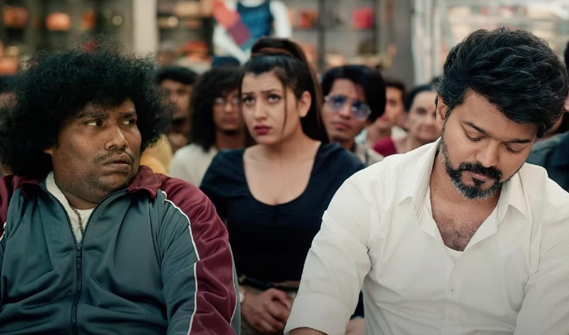  நடிகர் விஜய்யுடன் வேலாயுதம், சர்கார், மெர்சல், பீஸ்ட் என பல படங்களில் இணைந்து நடித்துள்ளார்.