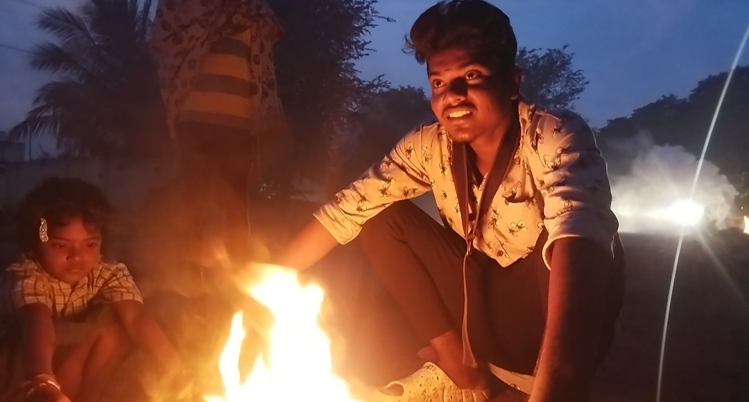 பனியிலும் போகிப் பண்டிகை கொண்டாடிய  விழுப்புரம் மக்கள் 