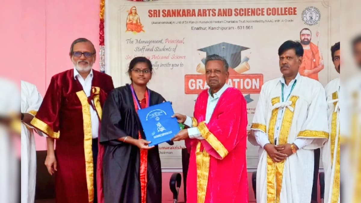 காஞ்சிபுரம் சங்கரா கல்லூரி பட்டமளிப்பு விழாவில் 364 மாணவர்களுக்கு பட்டங்கள் வழங்கப்பட்டன..