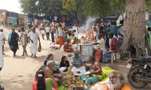 வீரபாண்டி கோவில் ஆற்றில் தை அமாவாசையை முன்னிட்டு குவிந்த பக்தர்கள்
