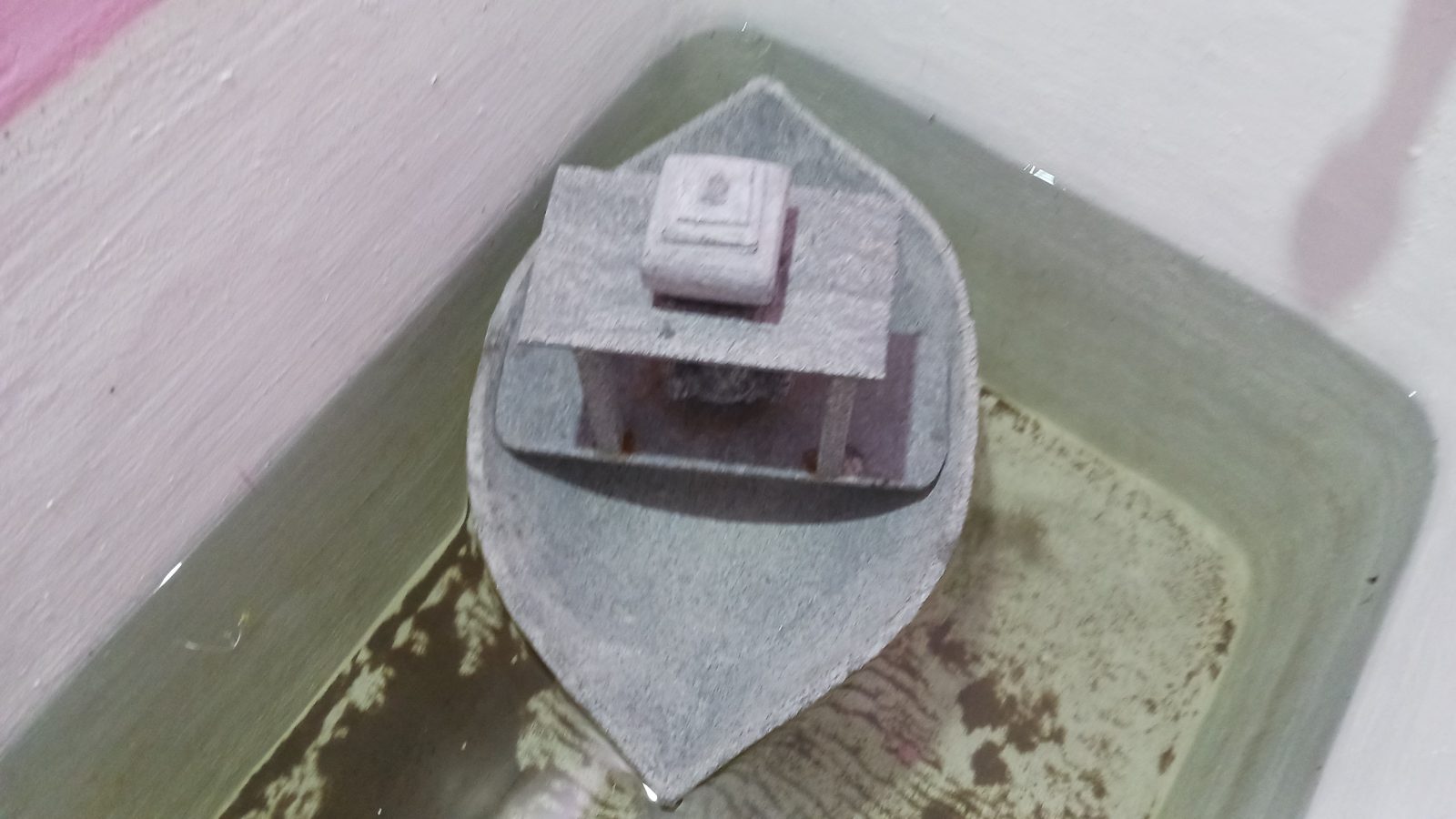 தண்ணீரில் மிதக்கும் அதிசய கல் விநாயகர்.. நாமக்கல் சிற்பி அசத்தல்!