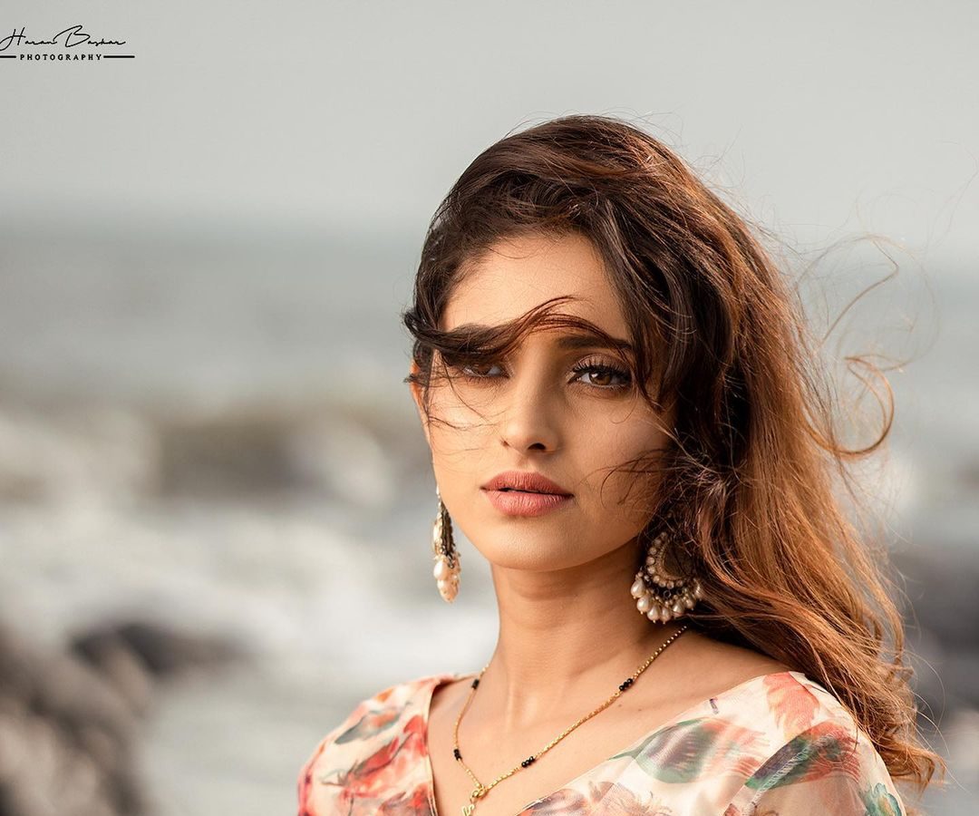  தற்போது புதிய சீரியலில் நடிக்க பேச்சு வார்த்தை நடத்தி வருகிறார்.
