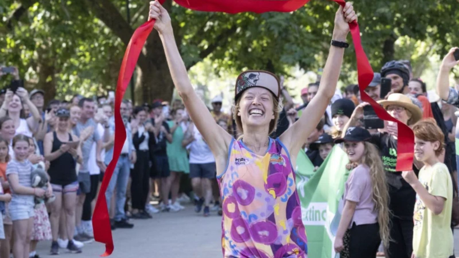 10 ஜோடி ஷூ.. 6,300 கிமீ தூரம்..150 நாள் தொடர் ஓட்டம்.. ஸ்கெட்ச் போட்டு சாதனை படைத்த ஆஸ்திரேலியா பெண்!