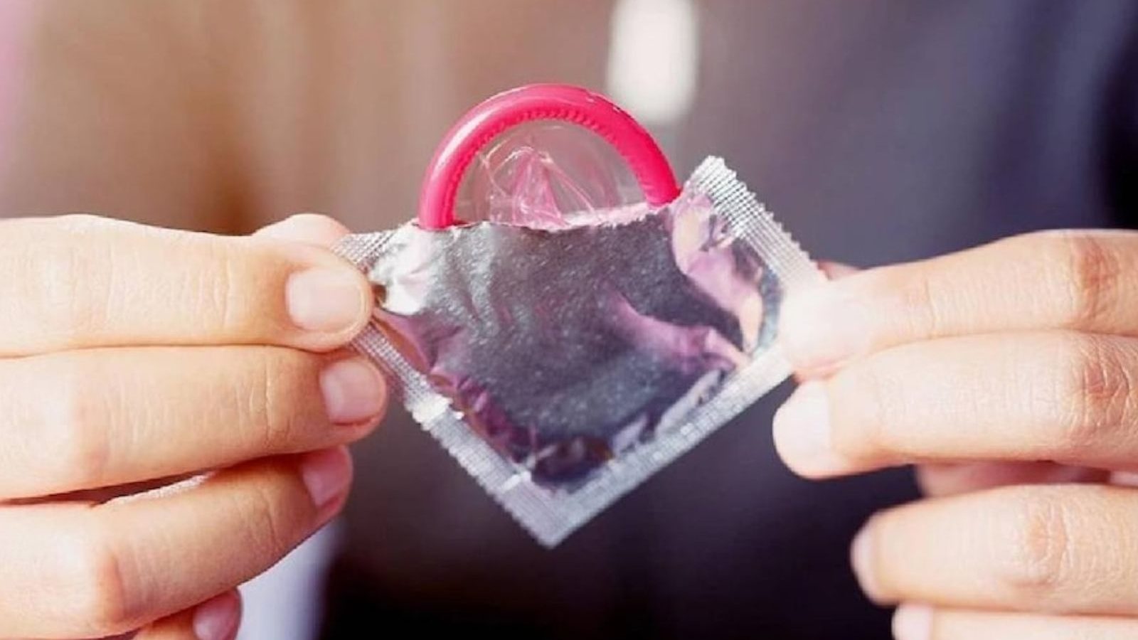 துக்க நிகழ்ச்சிகளுக்கு காண்டம் எடுத்துச் செல்லும் அமெரிக்கர்கள்... ஏன் தெரியுமா?