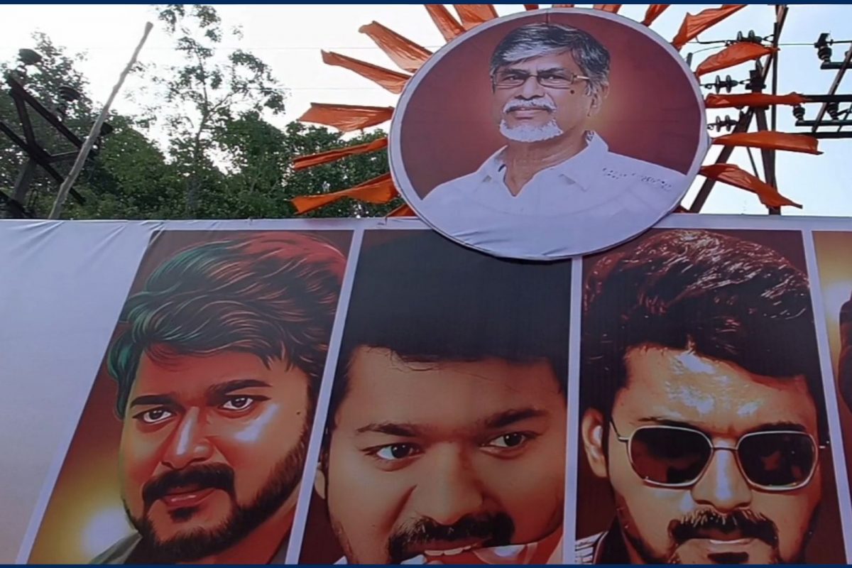 வாரிசு பேனரில் கோஷ்டி மோதலா? இடம்பிடிக்காத புஸ்ஸி ஆனந்த்.!