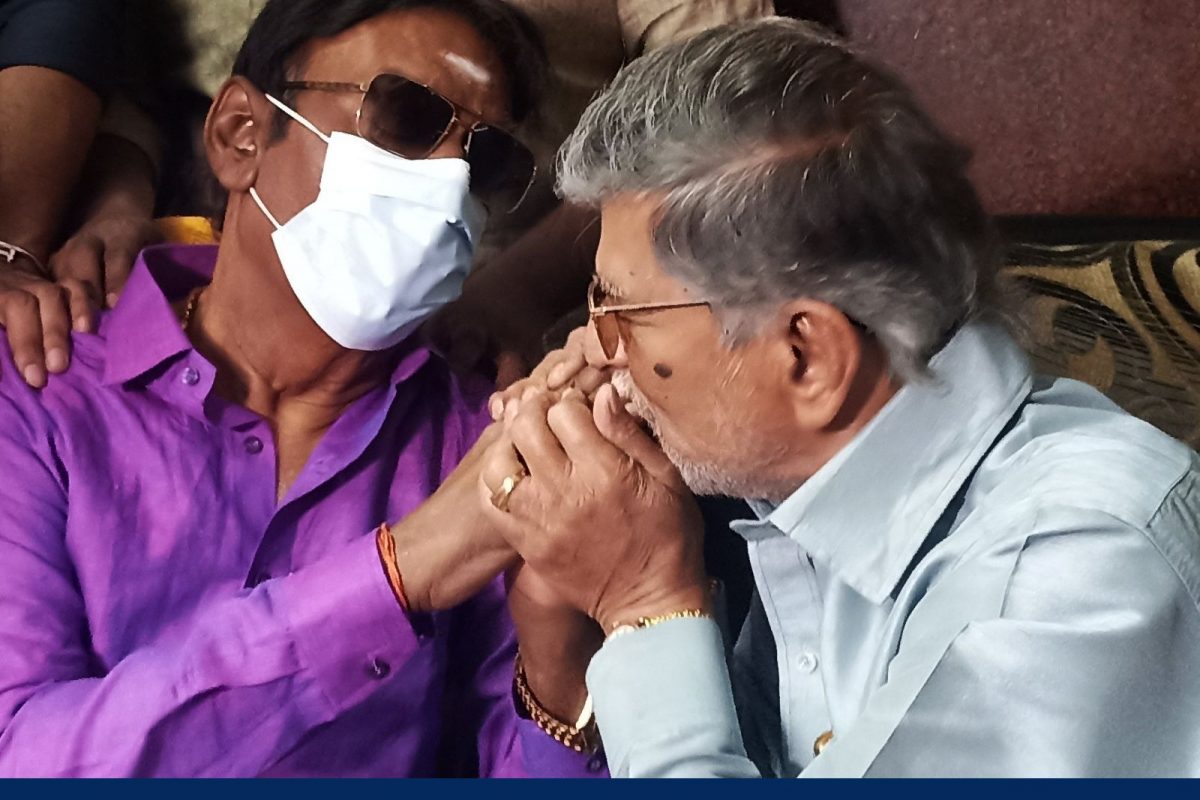 விஜயகாந்தை சந்தித்த எஸ்.ஏ.சந்திரசேகர்... வைரலாகும் நெகிழ்ச்சி படம்!