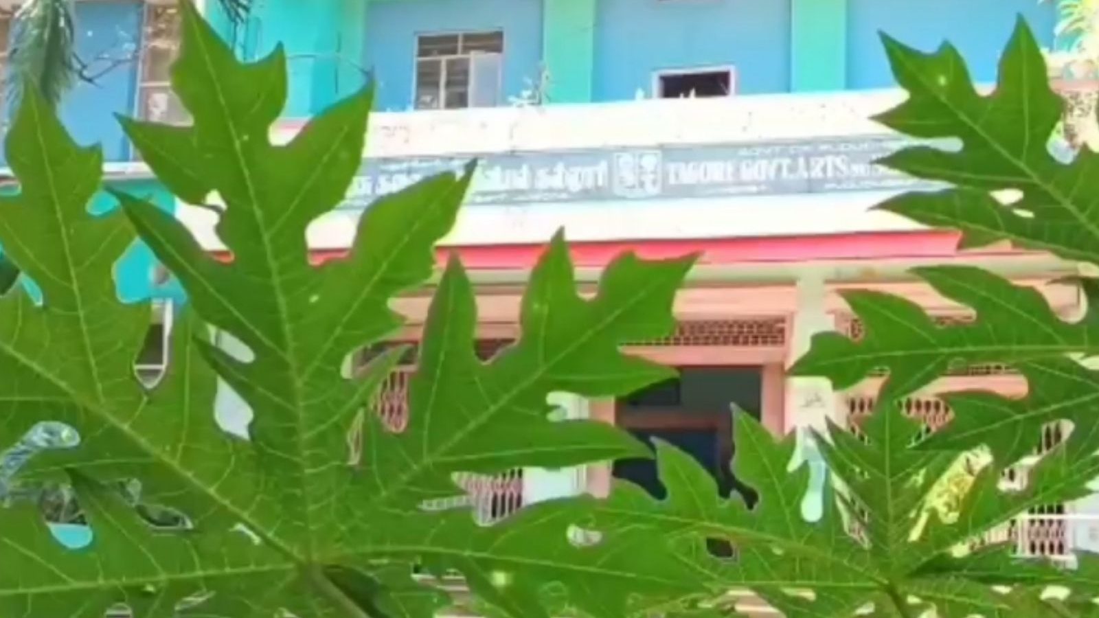 புதுவையில் பாலைவனமாக இருந்த கல்லூரியை சோலைவனமாக மாற்றிய கல்லூரி முதல்வர். 