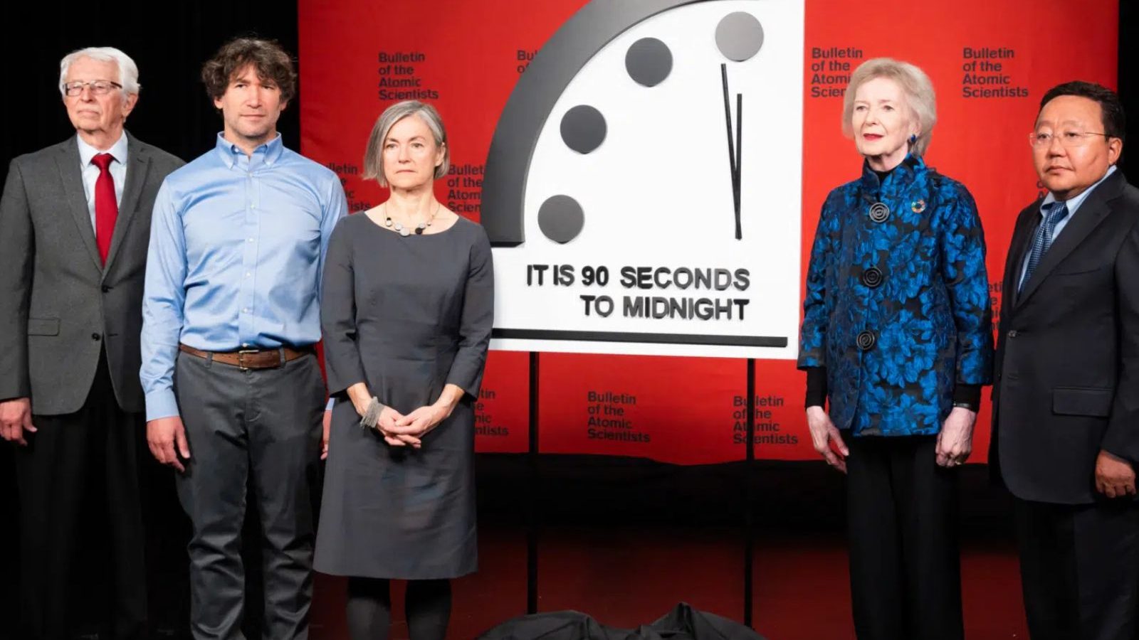 நெருங்கும் 12 மணி.. 'உலகின் அழிவு நாள்'.. பகீர் கிளப்பும் டூம்ஸ் டே கடிகாரம்.!