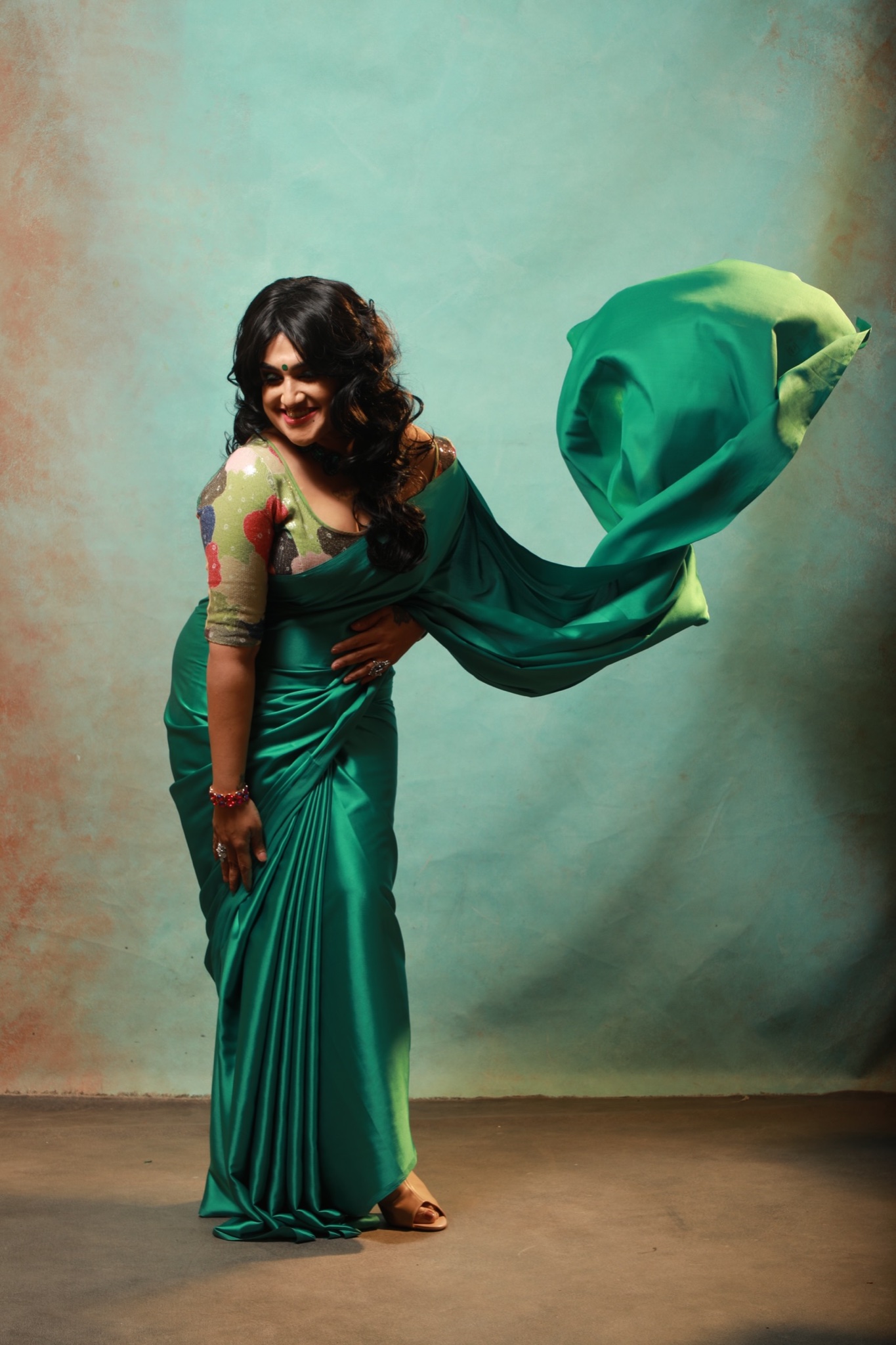  நடிகை வனிதா விஜயகுமார் தனது லேட்டஸ்ட் படங்களை சமூக வலைதளங்களில் வெளியிட்டுள்ளார்.