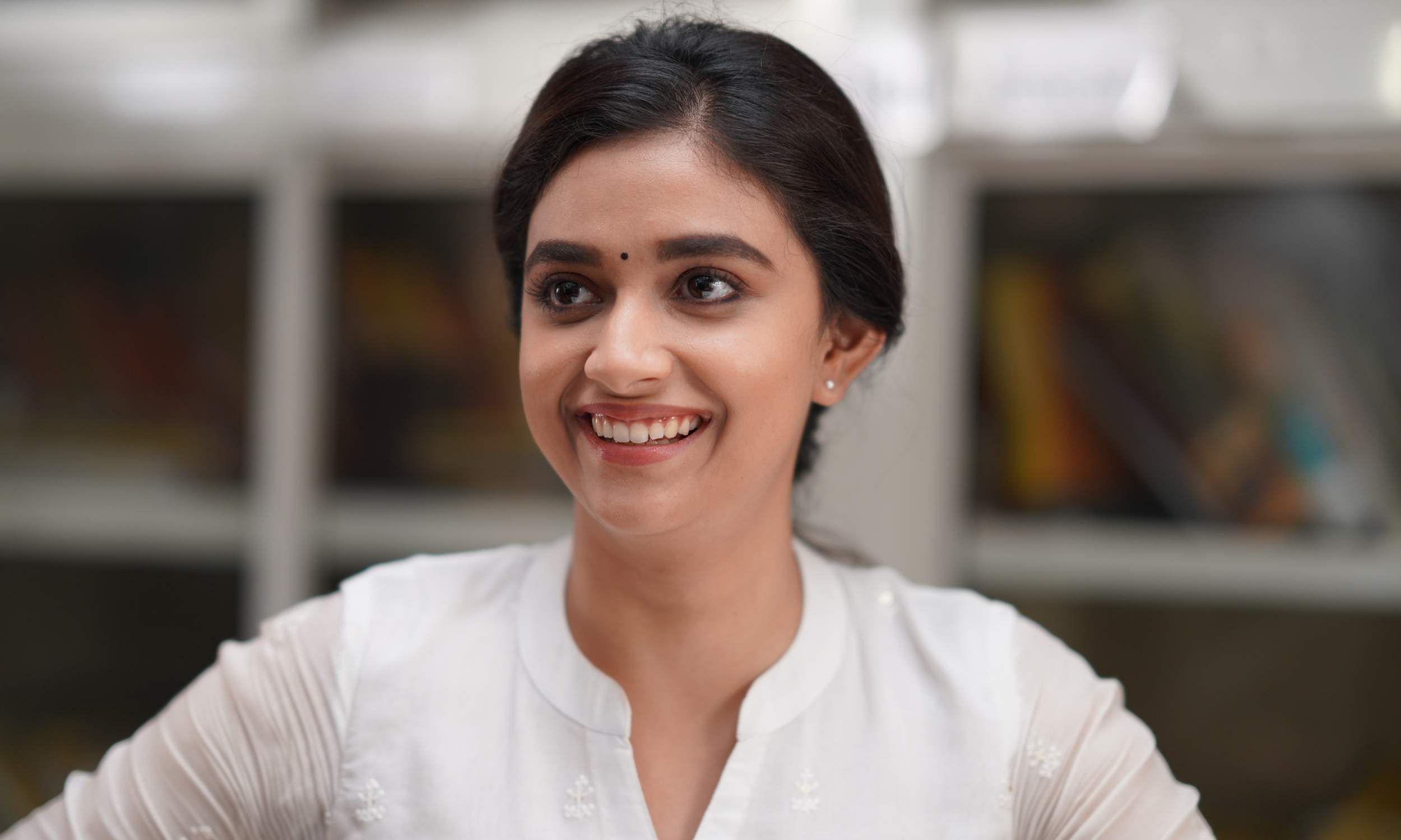  ,[object Object], நடிகை கீர்த்தி சுரேஷ் தனது சருமத்தை பளபளப்பாக வைத்திருக்க மேலும் உடல் ஆரோக்கியம் மேம்பட அதிக அளவில் தண்ணீர் குடிப்பாராம்.
