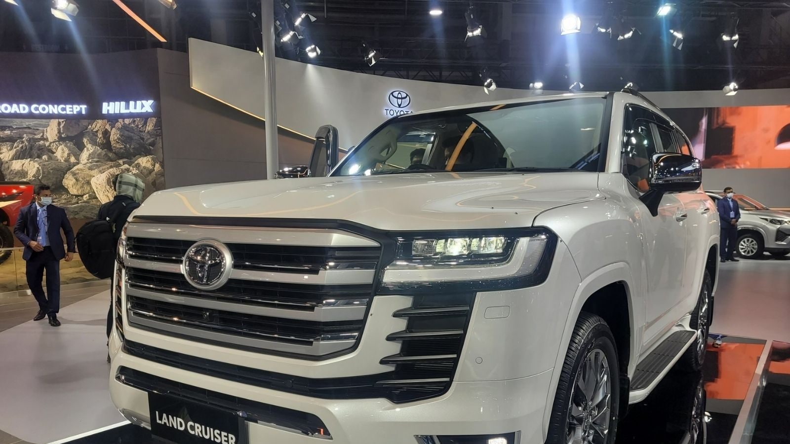 Toyota's new Land Cruiser 300 launched in India..! Do you know the price? Time News