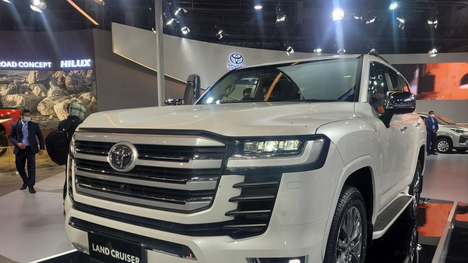 Toyota’s new Land Cruiser 300 launched in India..! Do you know the