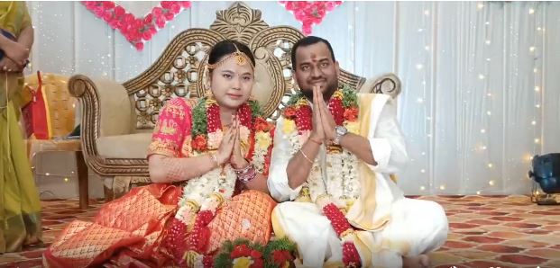  ,[object Object],கடல் கடந்த காதலுக்கு  இருவீட்டாரும் முதலில் தயக்கம் காட்டியுள்ளனர். இருவரும் காதலில் உறுதியாக இருந்ததால் காதலுக்கு மரியாதை கொடுத்து இருவீட்டாரும் பச்சைக் கொடி காட்டியுள்ளனர்.