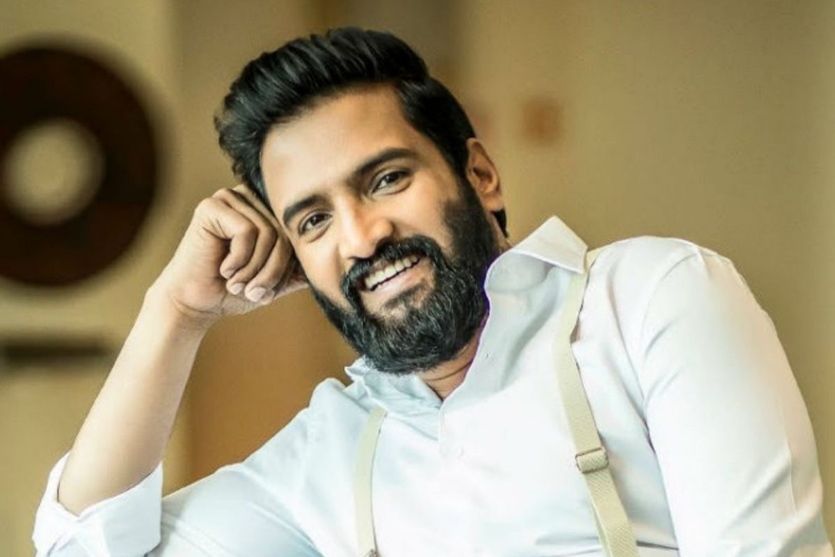 கலாய் மன்னன் சந்தானத்தின் பிறந்தநாள்