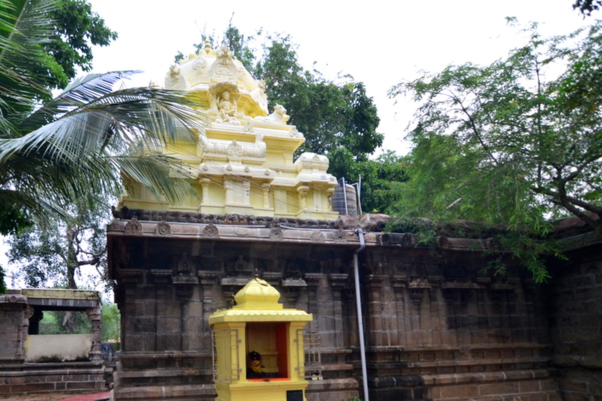  குன்னத்தூர்: திருநெல்வேலி சந்திப்பு ரயில் நிலையத்திலிருந்து சுமார் 2 கி.மீ. தொலைவில் அமைந்துள்ளது குன்னத்தூர். இங்கு திருவேங்கடநாதபுரத்துக்கு அருகில் அமைந்திருக்கும் கோவிலில்,கோதை பரமேஸ்வரன், சிவகாமசுந்தரியுடன் அருள் பாலிக்கிறார். இது ராகு தலமாகவும் கருதப்படுகிறது.