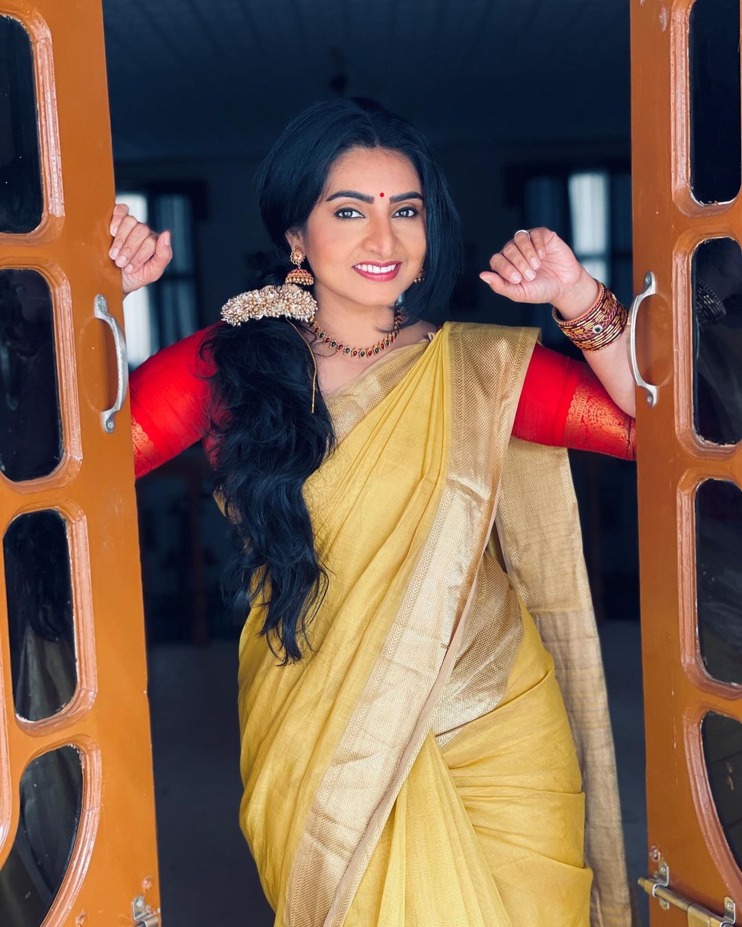  பாண்டியன் ஸ்டோர்ஸ் தனம் ஜெமினி டிவி-யில் ஒளிபரப்பாகவிருக்கும் புதிய சீரியலில் நடிக்கவிருக்கிறார்.