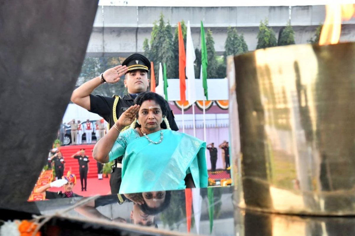 கொடியேற்ற வந்த ஆளுநர்! புறக்கணித்த முதல்வர்.. தெலங்கனா பரபரப்பு!
