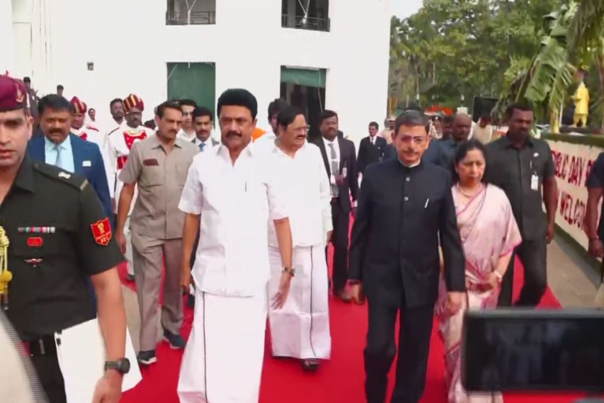 தேநீர் விருந்தில் முதலமைச்சர் ஸ்டாலின்