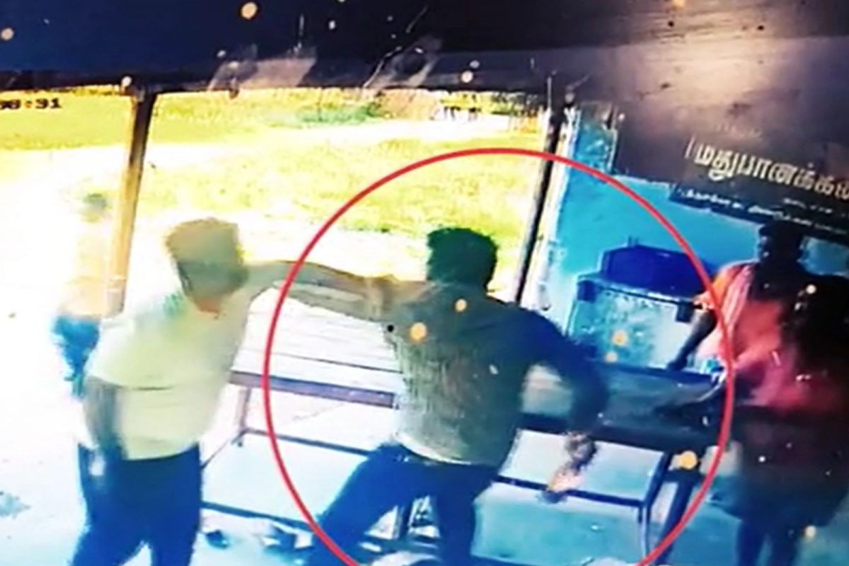 “பீர்ல டேஸ்ட் பத்தல...” - டாஸ்மாக் ஊழியரை தாக்கிய கும்பல்!