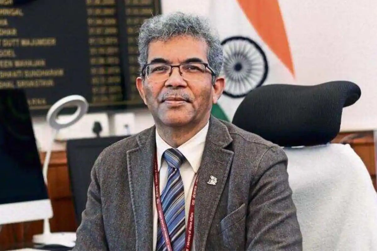  ,[object Object],, மத்திய மறைமுக வரிகள் மற்றும் சுங்க வாரியத்தின் (CBIC) தலைவர் மற்றும் இந்திய அரசின் சிறப்பு செயலாளராக உள்ளார். 1985 ஆண்டில் IRS (சுங்கம் மற்றும் மறைமுக வரிகள்) அதிகாரியாக பணியில் சேர்ந்தார். ஜோஹ்ரி மறைமுக வரி நிர்வாகத்தின் முழு வரம்பையும் உள்ளடக்கிய பல பதவிகளில் பணியாற்றியுள்ளார். அவர் ஜிஎஸ்டி குழு உறுப்பினராக இருந்த காலத்தில் வரி செலுத்துவோர் மீதான சுமையை எளிதாக்குவது மற்றும் வரி ஏய்ப்பைச் சமாளிப்பதற்கான இரண்டு ஜிஎஸ்டி சட்டம் மற்றும் நடைமுறைகள் கொண்டுவரப்பட்டது.
