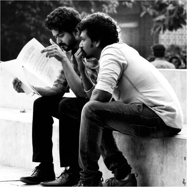 விக்ரம் படம் துவங்குவதற்கு முன் டீசர் வெளியிடப்பட்டது போல, 'தளபதி 67' படத்துக்கும் டீசர் வெளியாகலாம் என்றும் அதற்கான படப்பிடிப்பு தான் சமீபத்தில் நடைபெற்றதாகவும் தகவல் வெளியாகியுள்ளது.