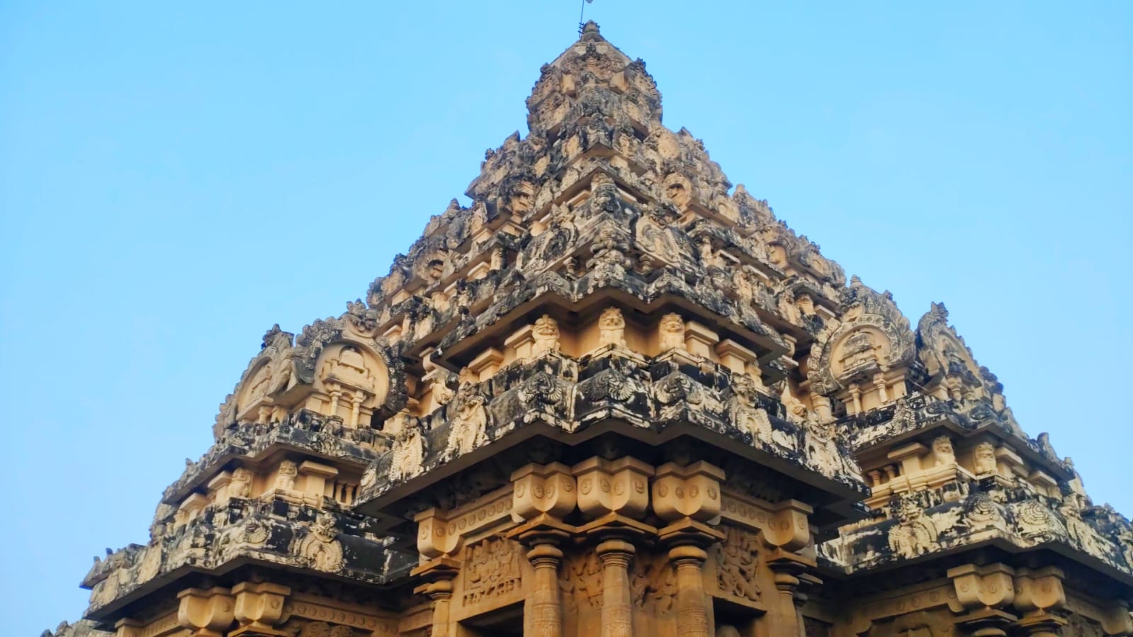  இக்கோவில் காலை 6 மணி முதல் 10 மணி வரை, மாலை 5 மணி முதல் இரவு 8 மணி வரை திறந்திருக்கும். பக்தர்கள் தங்களது வேண்டுதல்கள் அனைத்தும் நிறைவேற இங்குள்ள கைலாய நாதரை தரிசித்து செல்கின்றனர். வேண்டுதல்கள் நிறைவேறிய பக்தர்கள் இங்குள்ள கைலாசநாதருக்கு புது வஸ்திரம் சார்த்தியும். பால் அபிஷேகம் செய்தும் தங்களது நேர்த்திக்கடனைச் செலுத்துகின்றனர்.