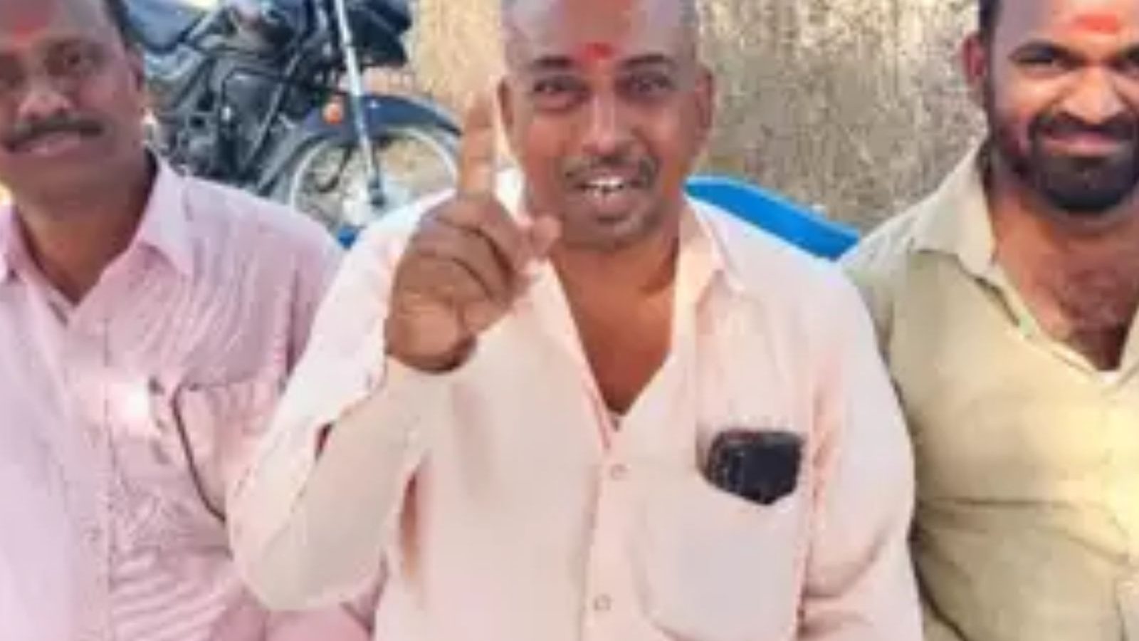 வழுக்கை தலை உடையவர்களுக்கு ரூ.6,000 ஓய்வூதியம்...முதலமைச்சருக்கு சென்ற விநோத கோரிக்கை..!